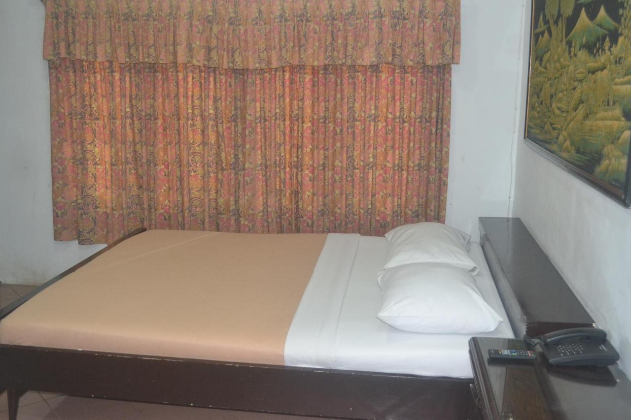 Hotel Srikandi Semarang Exterior photo