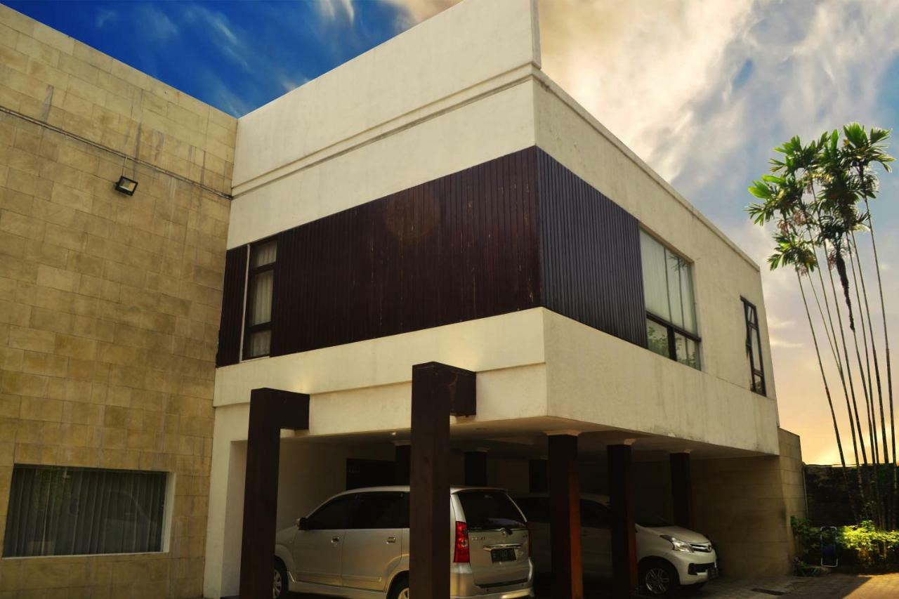Hotel Srikandi Semarang Exterior photo