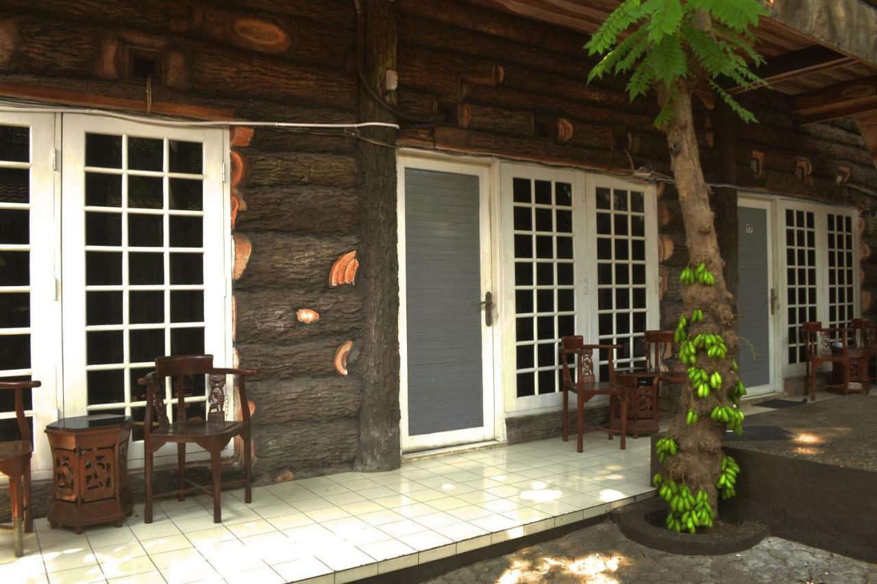 Hotel Srikandi Semarang Exterior photo
