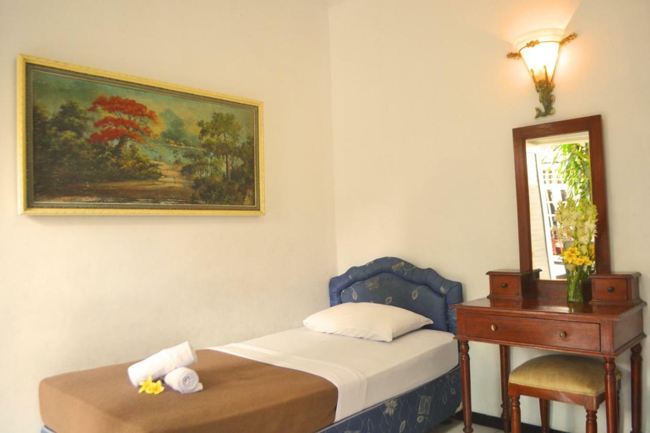 Hotel Srikandi Semarang Exterior photo